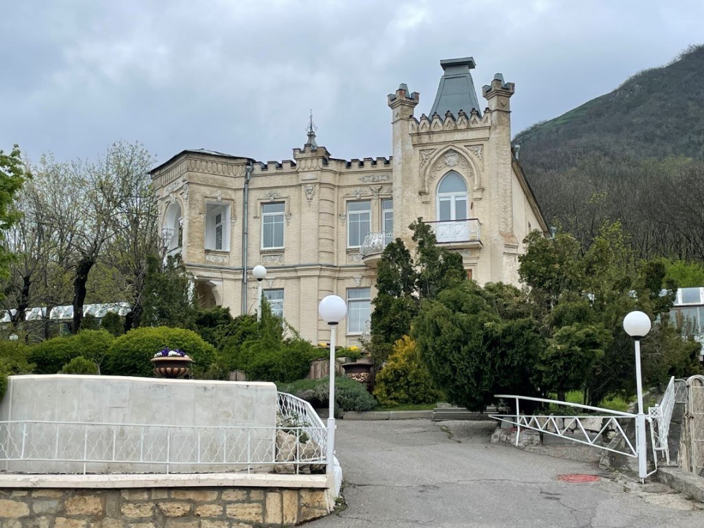    Особняк в стиле модерн в центре города. Фото автора