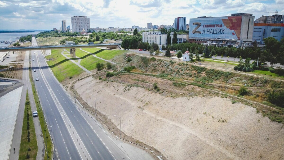     В связи с проведением праздничных мероприятий в Волгограде 8 и 9 мая будет изменено движение транспорта на нескольких улицах. В основном ограничения коснутся Центрального района города-героя.