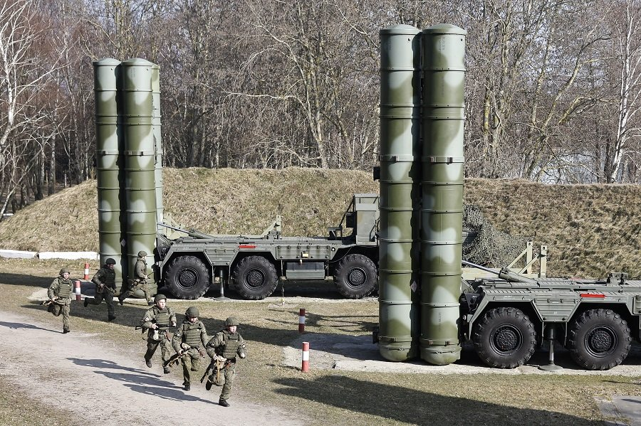 С-400 "Триумф" в Калининградской области во время тренировки - Фото: Виталий Невар/ТАСС