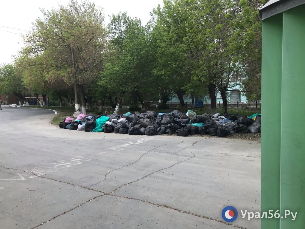    В мэрии Орска рассказали, что решают проблему с навалами, скопившимися после проведения субботников