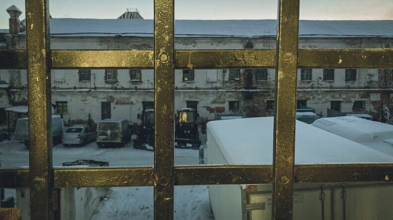     В Ростовской области будут судить двух человек, которые убили мужчину и сожгли его дом, сообщили в региональном УСКР.