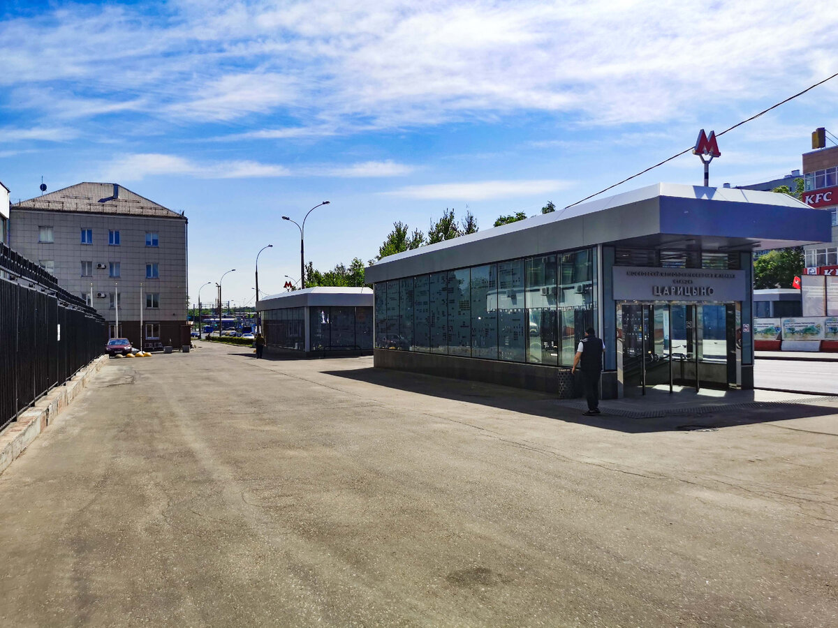 вход в метро царицыно