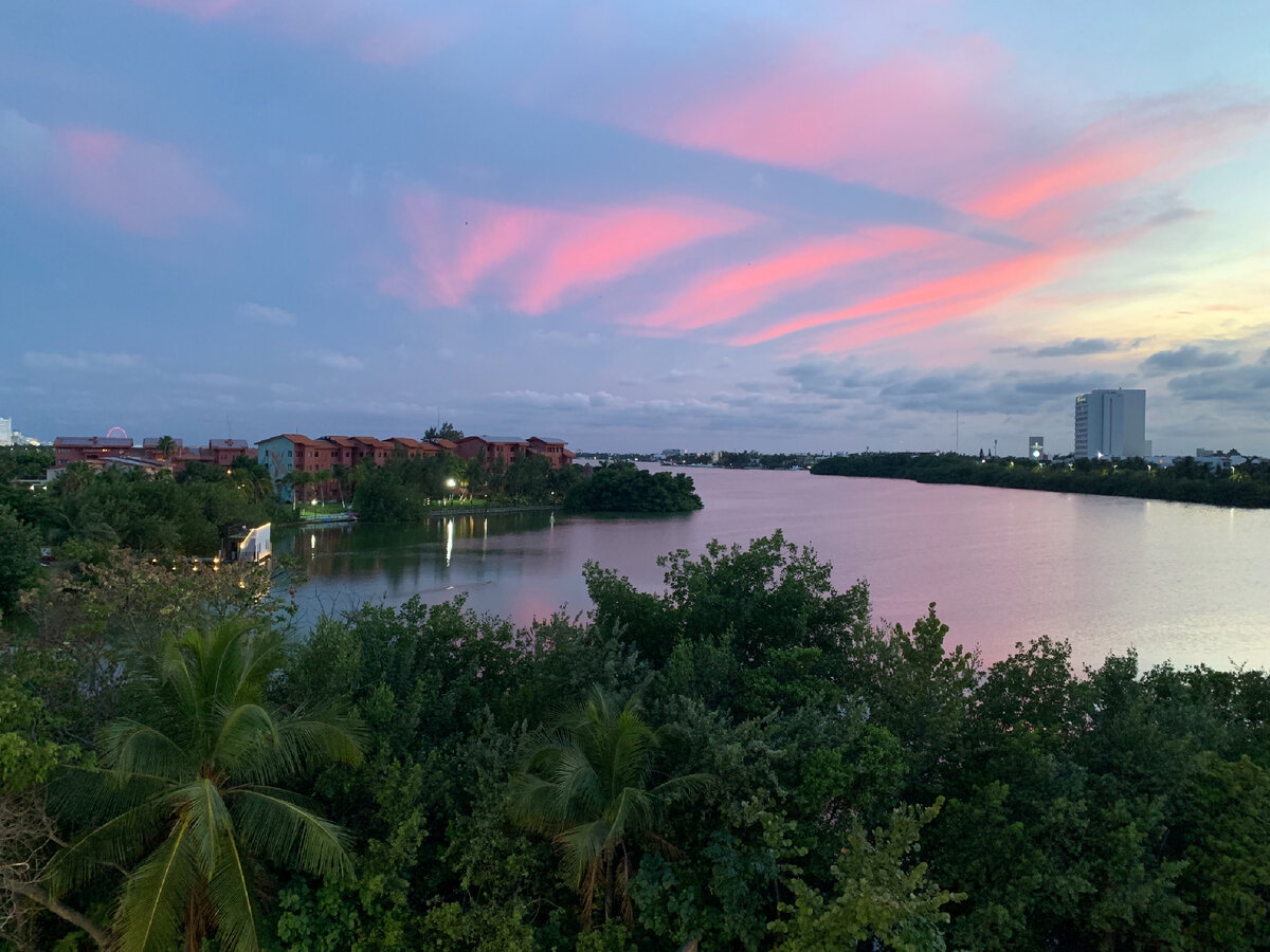 Закат с видом на лагуну Ничупте