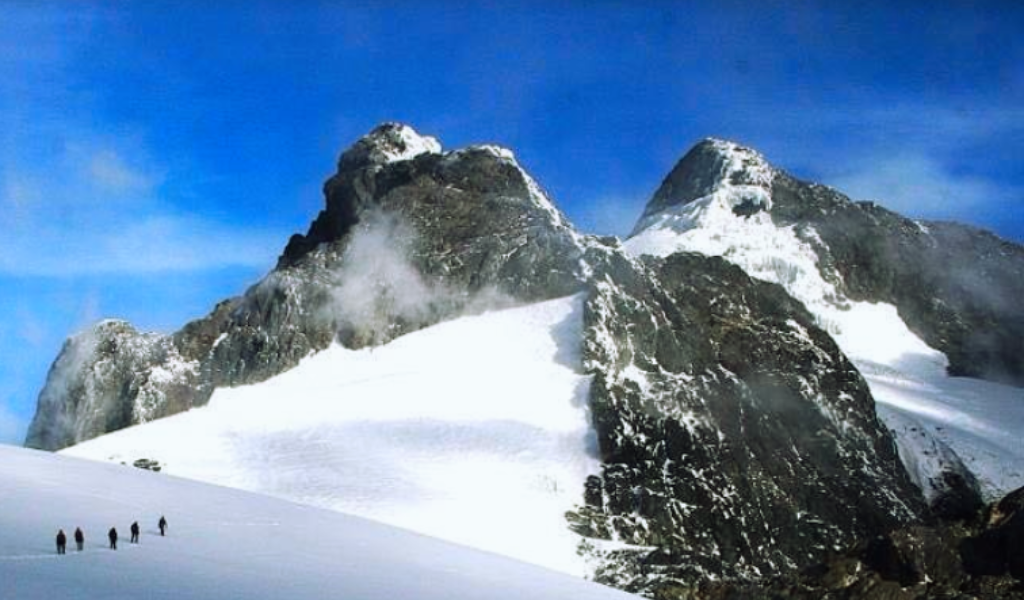 Грудь Царицы Савской (две самые высокие вершины хребта Рувензори - Маргарета и Александра)