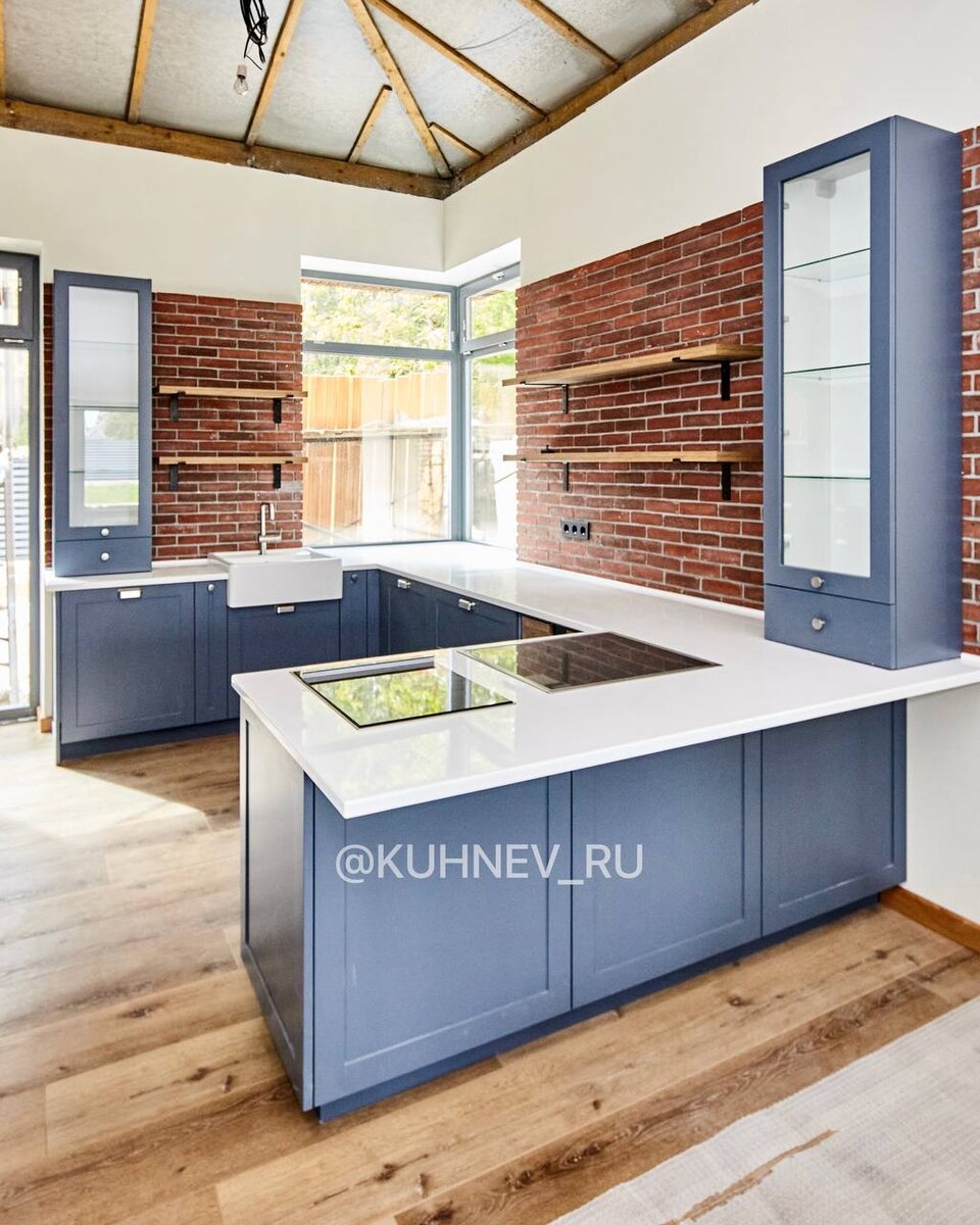 Готовая кухня в стиле лофт от Кухнев. Листайте галерею.
* фото 2 и 5 взяты из сети интернет, все права принадлежат их правообладателям