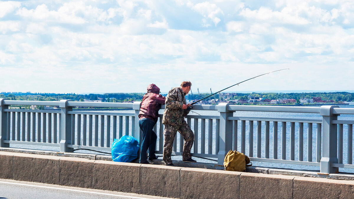 Можно сразу же и на месте штрафовать такого горе-рыбака