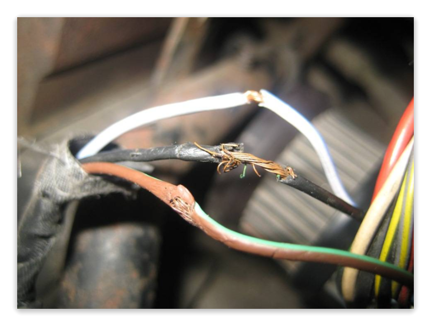 При выявлении плохого контакта в проводах, необходимо немедленно принять меры, чтобы избежать возгорания.