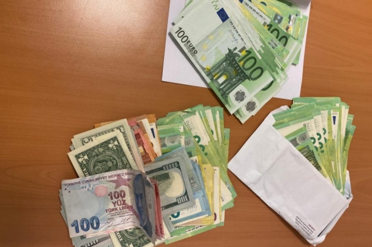   В Курумоче таможня пресекла контрабанду валюты из Турции на 2,8 млн рублей