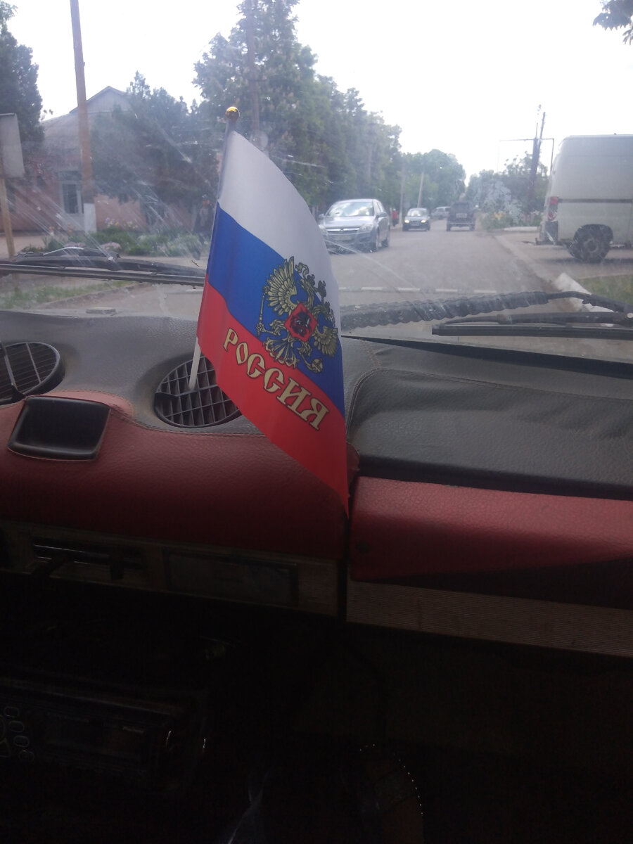 Вот куда смотрят все, и прям на себе чувствую эти взгляды. Я за правду! Кстати, наверно я так и напрашиваюсь, мало мне угрожают😉