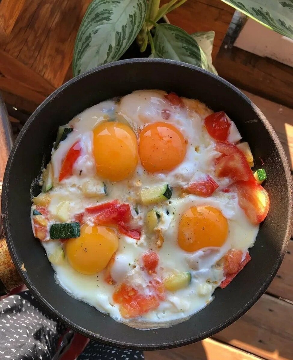 Рецепт с фото яичница с помидорами и