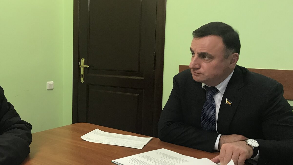     Героем третьей серии проекта «Владельцы на Дону» стал Арутюн Сурмалян. Редакция RostovGazeta подготовила материал о том, как бизнесмену удается совмещать должность депутата и бизнесмена.