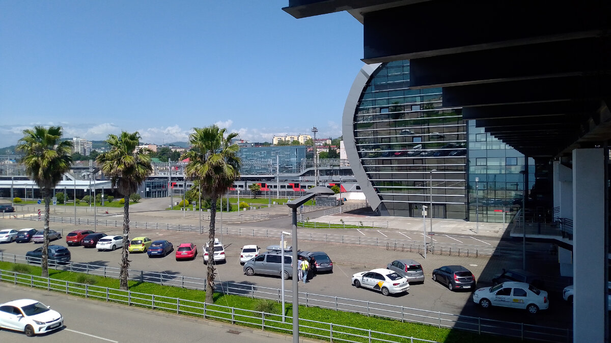 Вид со смотровой площадки на ЖД Адлера 