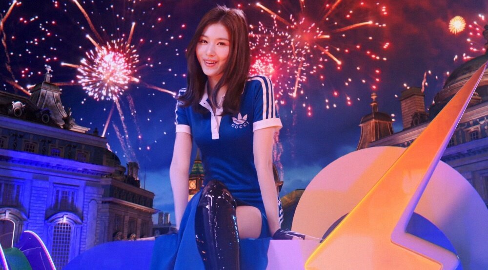     Кадр из клипа «Hare Hare»