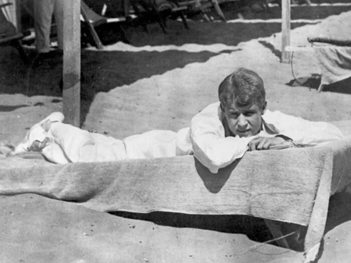 Фото: РИА Новости. Сергей Есенин в Италии (фотография из семейного архива). 1922 год.