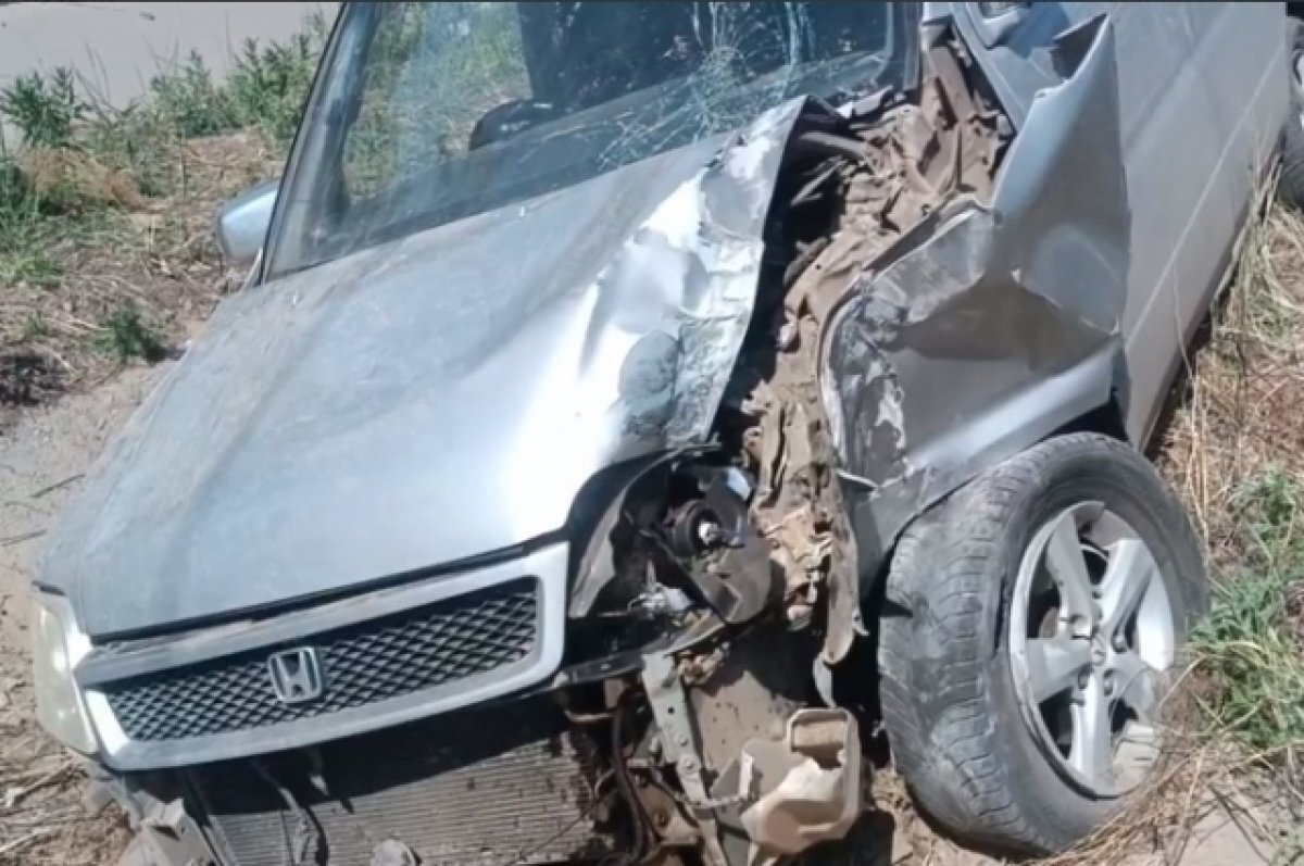    В Улан-Удэ четверо подростков на машине снесли столб и улетели в кювет