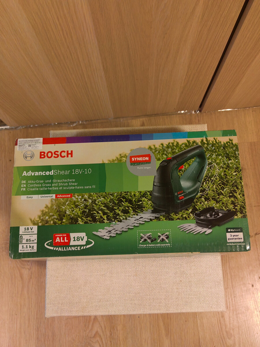 Аккумуляторные ножницы и кусторез два в одном Bosch.