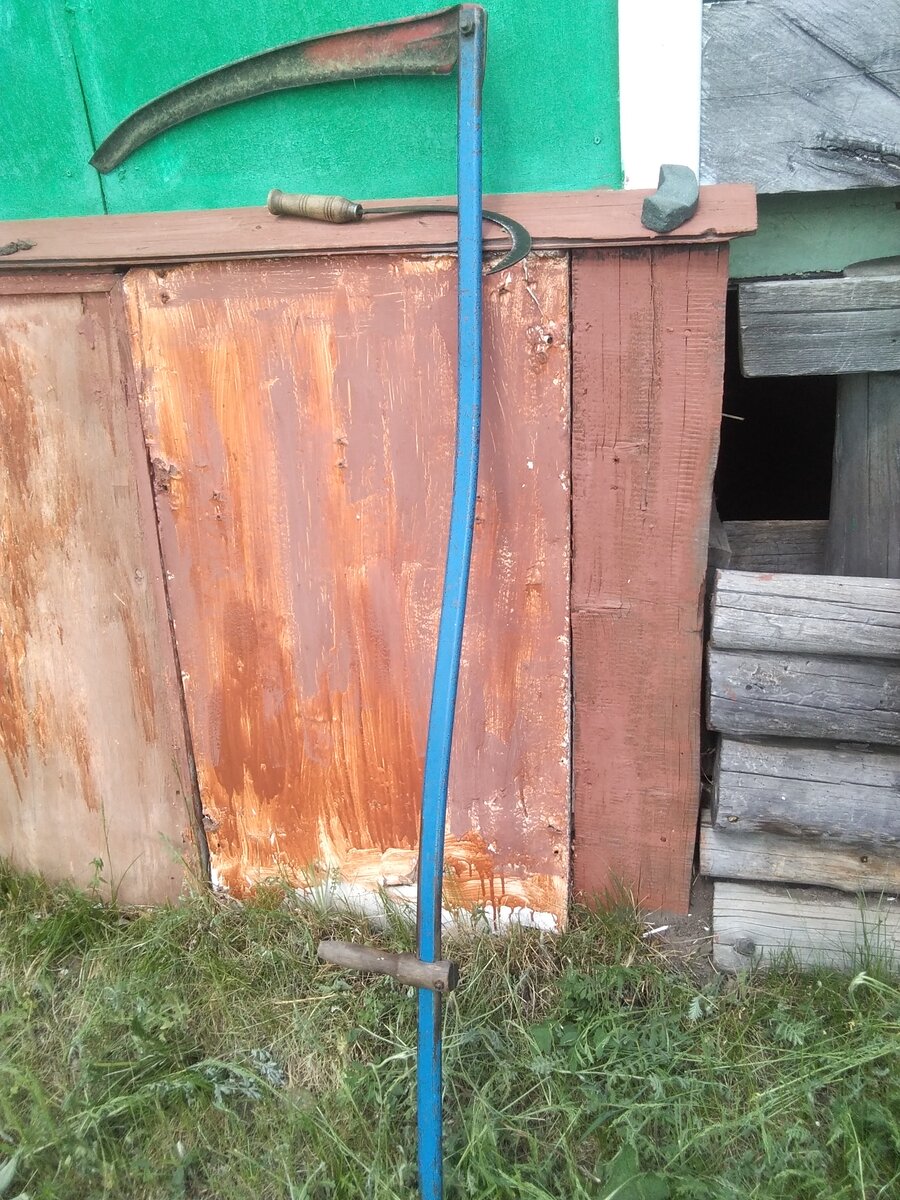 У лезвия давным-давно отломился "носик", но в остальном коса - работница!🤗