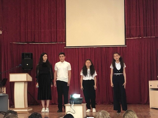 В связи с Международным днём русского языка в Степанакерте состоялся конкурс чтецов. Фоторяд