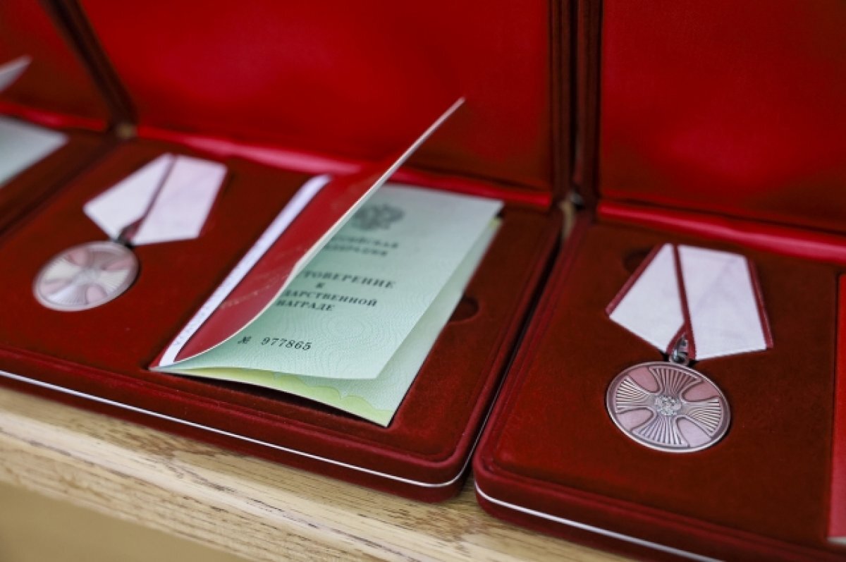    Михаил Котюков вручил государственные награды жителям Красноярского края