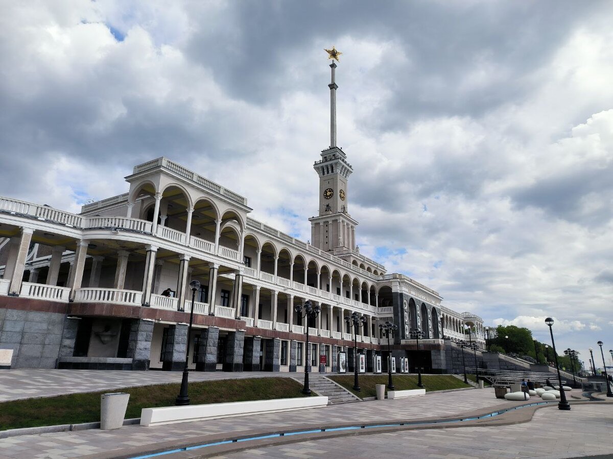 Теплоход - Дворец - Адмиралтейство? Фото автора.