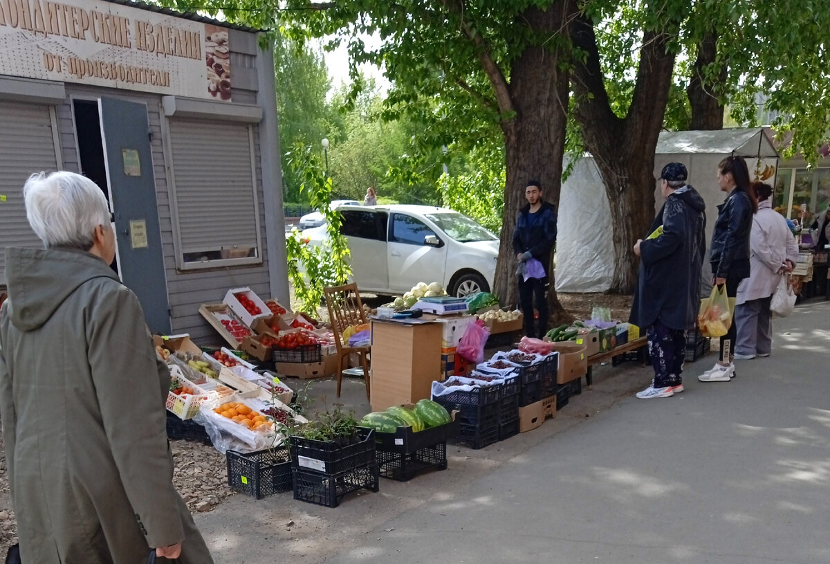 у Серова  16а.  подпольщики.  кому платят, непонятно, 