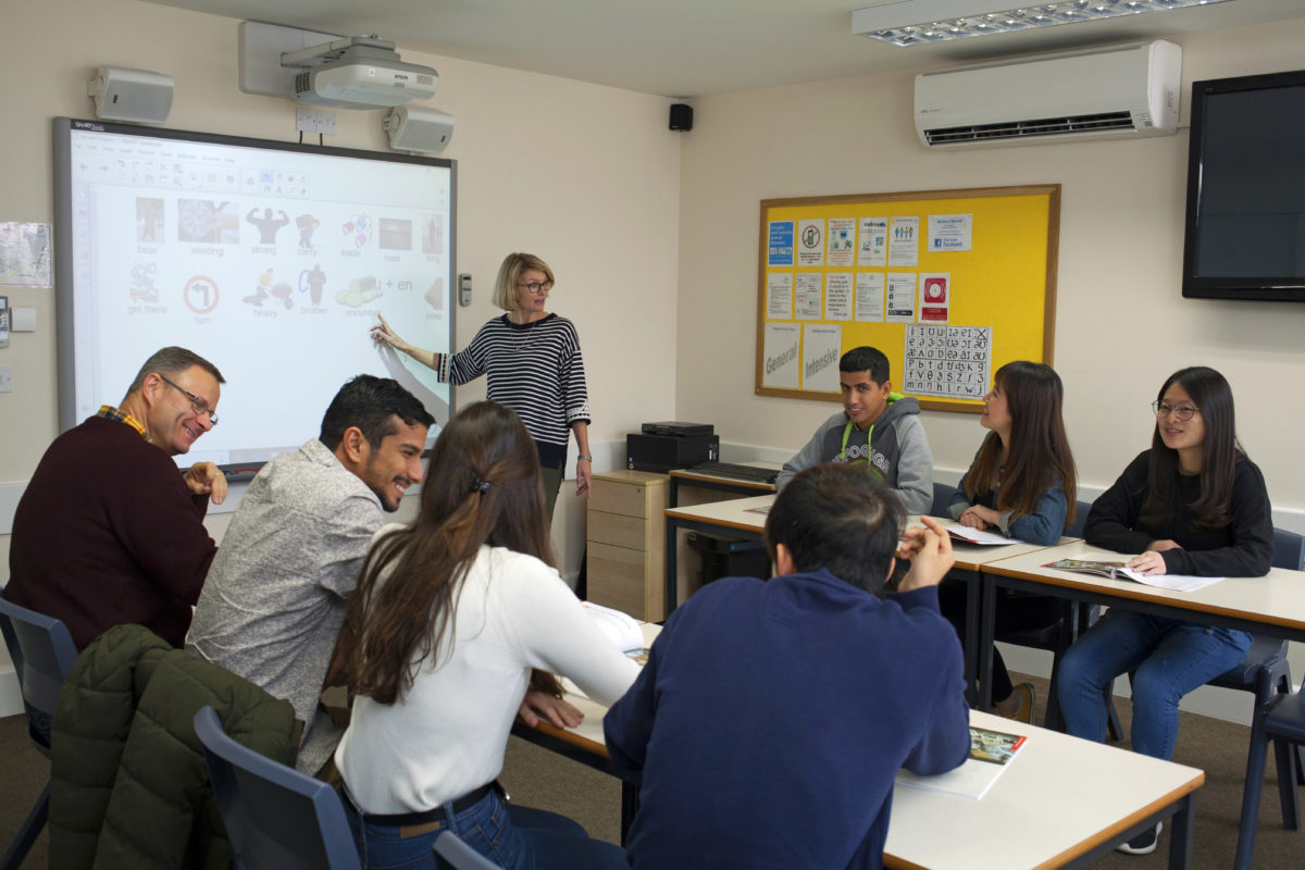 Преподавание языков. Преподаватель.