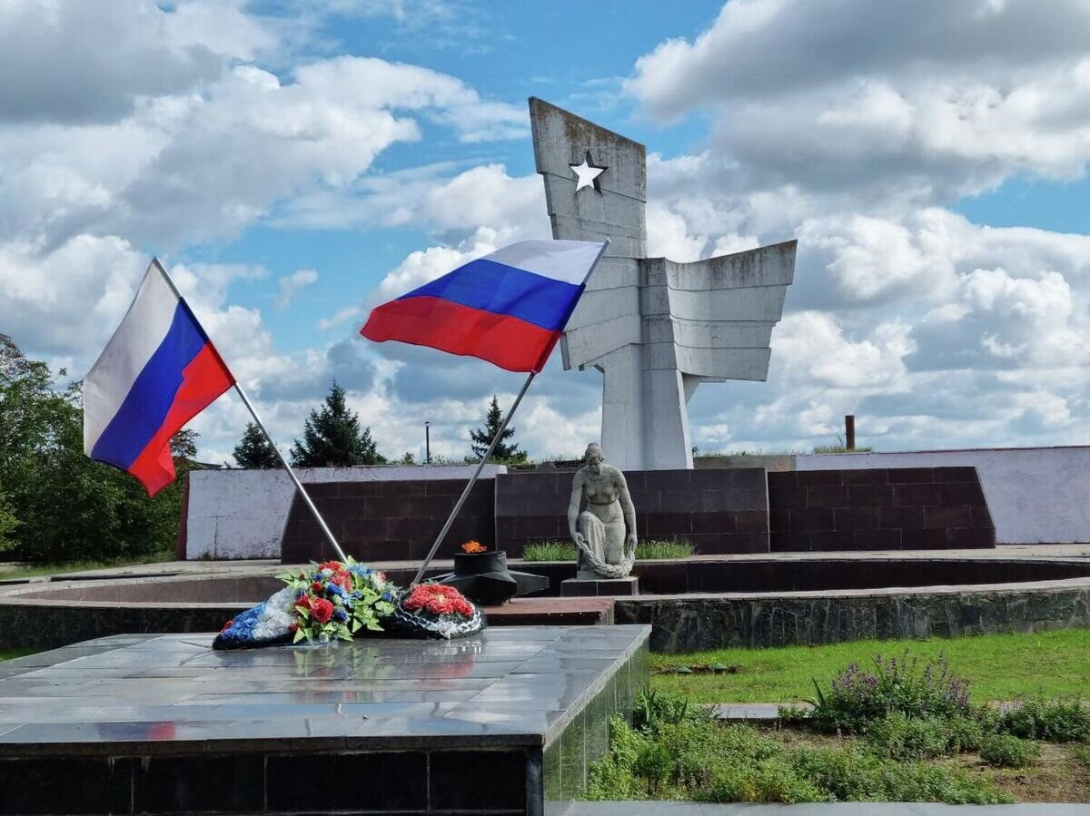    Мемориал с Вечным огнем в поселении Чернобаевка в Херсонской области Украины© РИА Новости / Риа Новости Крым