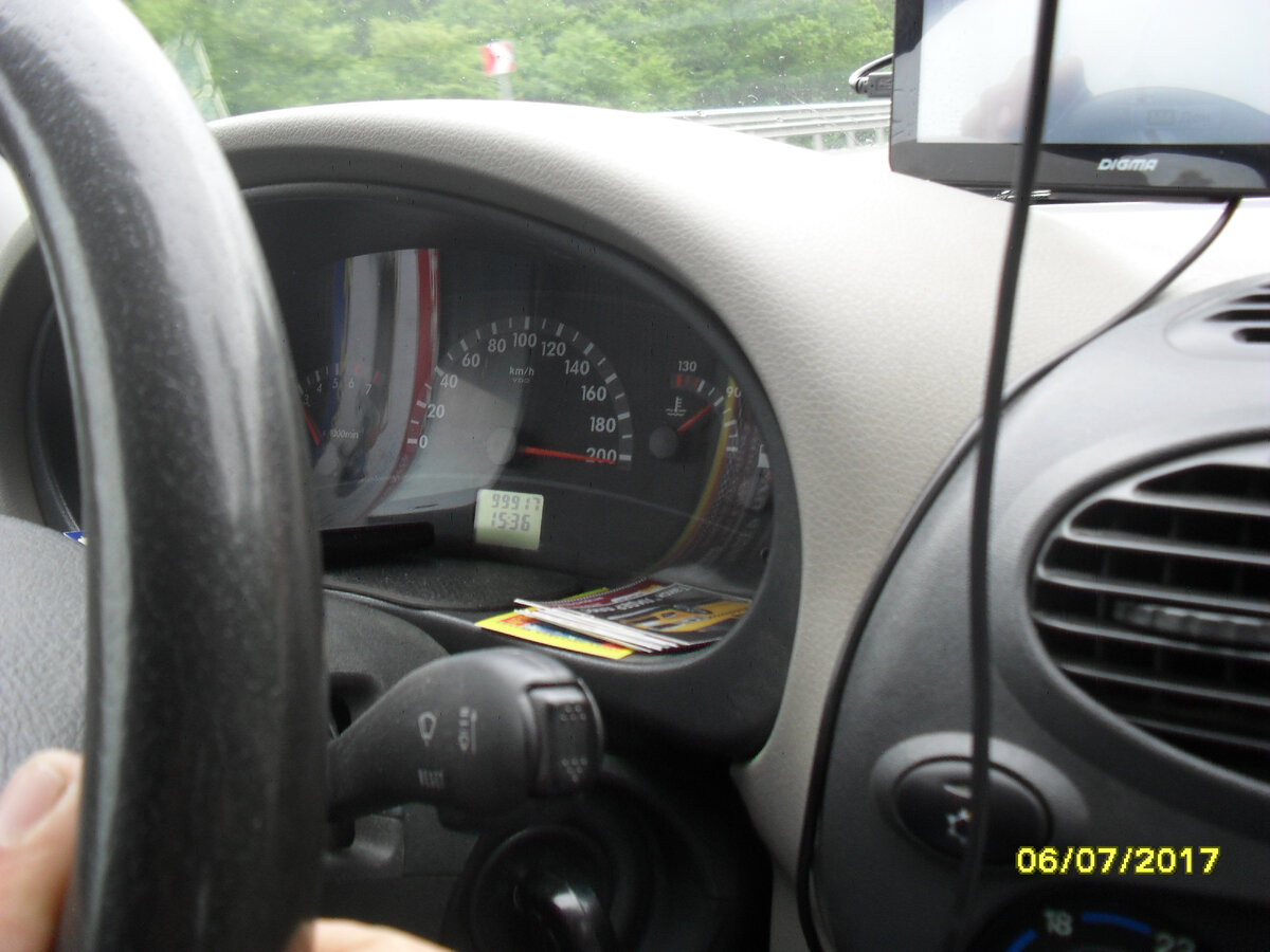 Мы и сейчас стараемся, по возможности, ездить на море. Сломался спидометр в дороге!