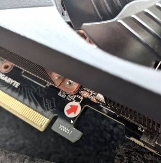    RTX-видеокарты GIGABYTE со временем трескаются. И это не гарантийный случай