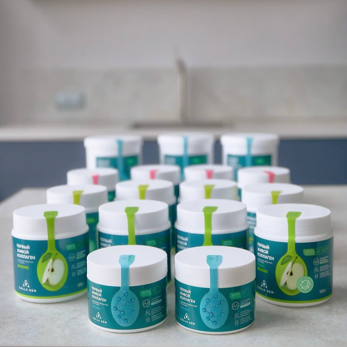 Пищевой коллаген от компании ПЕРВЫЙ ЖИВОЙ КОЛЛАГЕН (коллаген I, II и III типов), усилен эластином. Разнообразие вкусов для самого взыскательного потребителя: original без вкуса, со вкусами малины, яблока, вишни, лимон-лайм. 