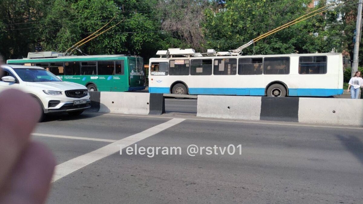     В Ростове-на-Дону начались отключения электричества, сообщают очевидцы в социальных сетях.