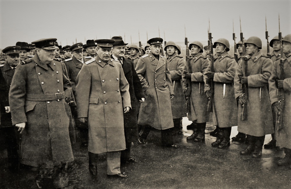 Сталин приехал на передовую с проверкой. Фото взято из открытых источников.