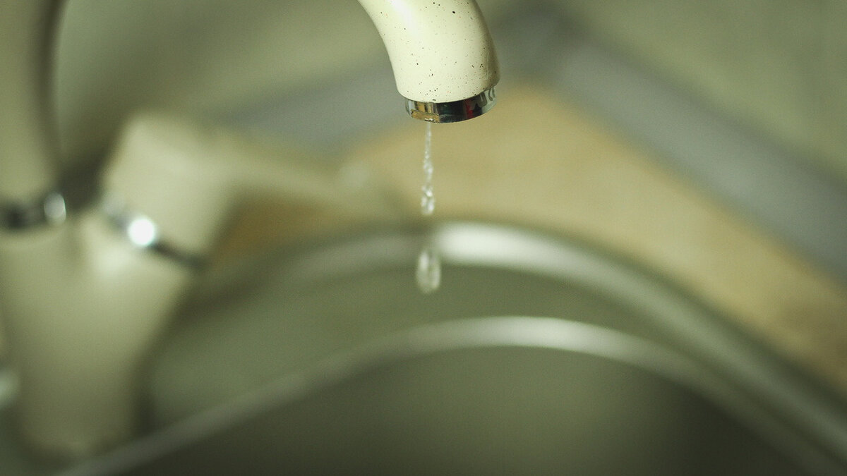     Крупная коммунальная авария произошла в старой части города Волжского Волгоградской области. Ограничена подача воды жителям одного из кварталов, по информации местного Водоканала.