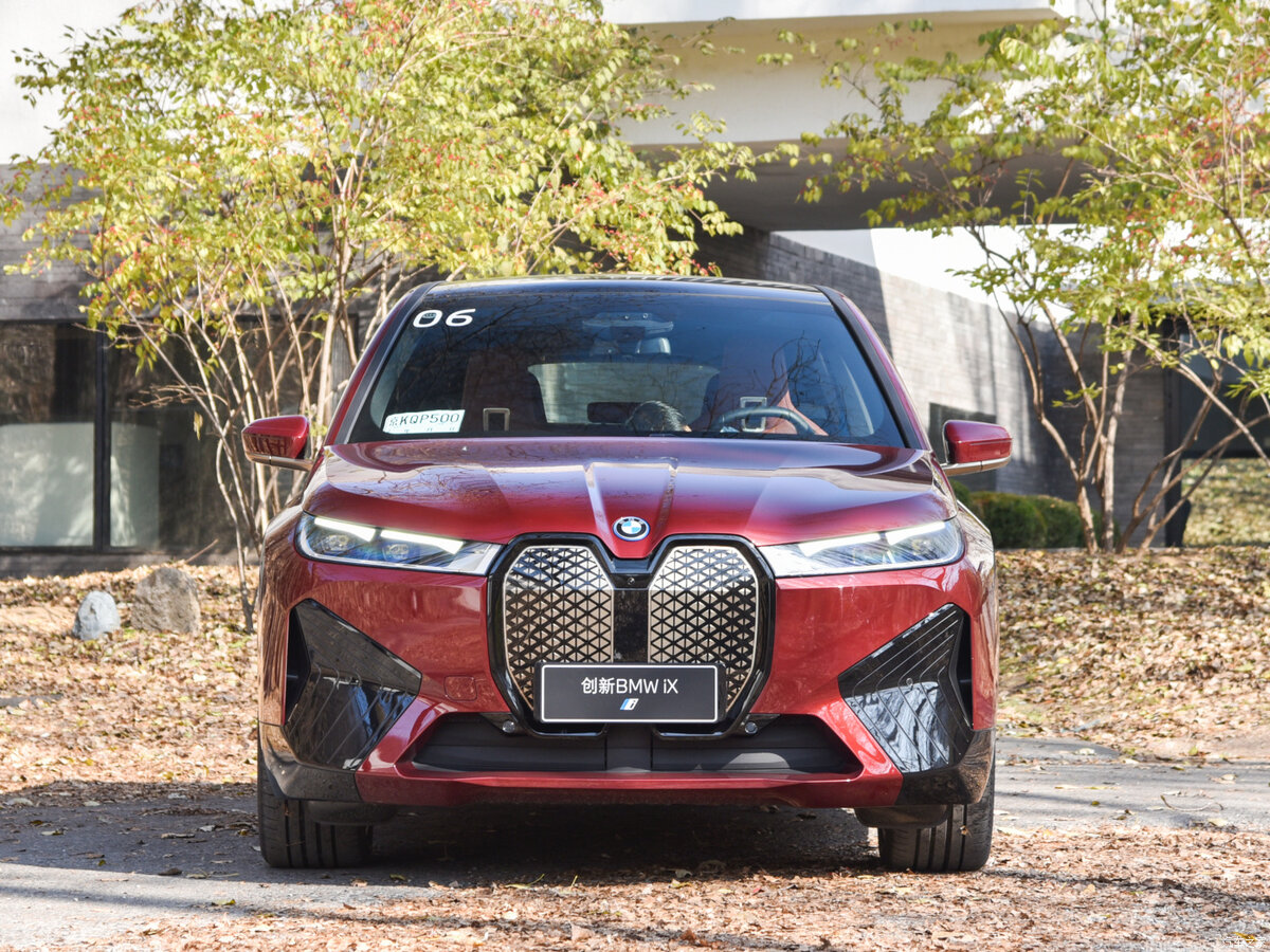 Несмотря на грузность, корпус демонстрирует отличную обтекаемость. Коэффициент сопротивления составляет всего 0,25.