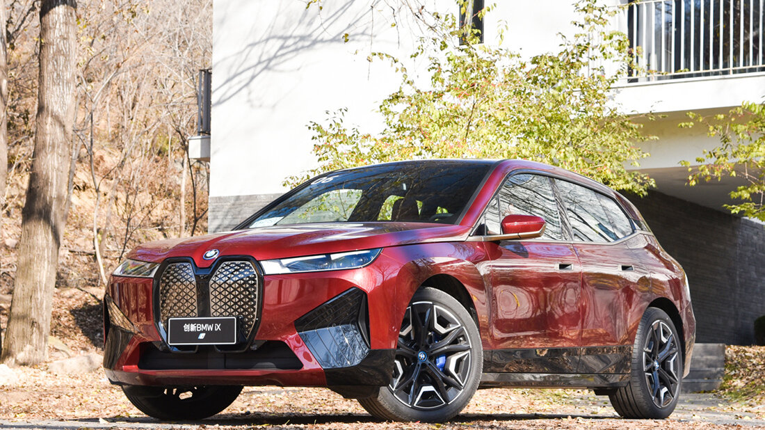 Задняя – независимая пружинная многорычажная. Дополнительно можно заказать пневмоэлементы.