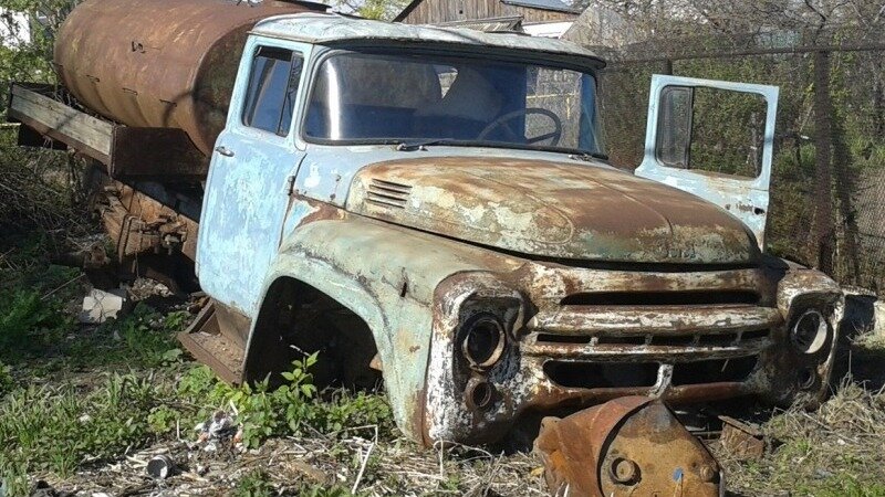    В Сарапульском районе полицейскими задержан местный житель, пытавшийся похитить грузовой автомобиль без колес. Об этом сообщили в пресс-службе МВД по Удмуртской Республике.