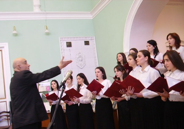 Туаев Владимир и хор студентов колледжа искусств им. В. А. Гергиева, фото 2.03.2018г.