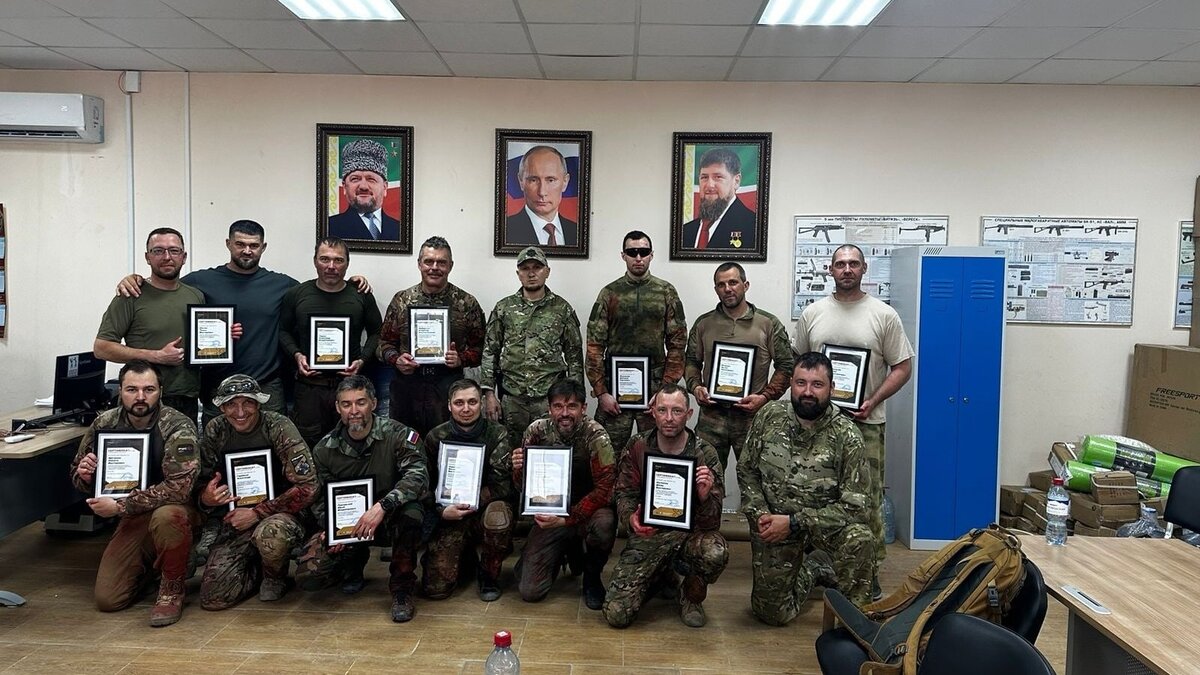     Мэр Петрозаводска Владимир Любарский решил отправиться добровольцем на спецоперацию. Змею увидели во дворе около детской площадки в Петрозаводске. Эксперты рассказали, что будет с курсом доллара и евро в ближайшее время. Итоги уходящих выходных.