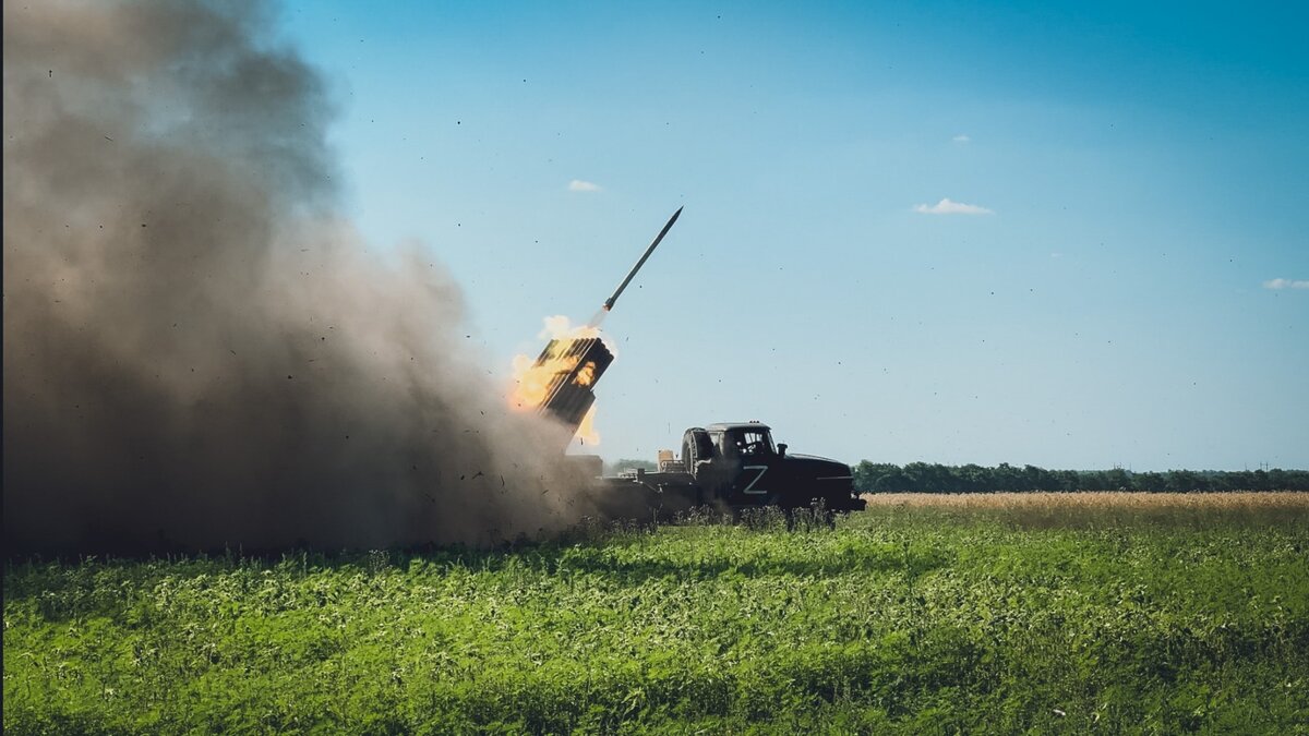     Денежную премию в 1 млн рублей вручили российскому военнослужащему Андрею Кравцову. Он сумел уничтожить немецкий танк Leopard.