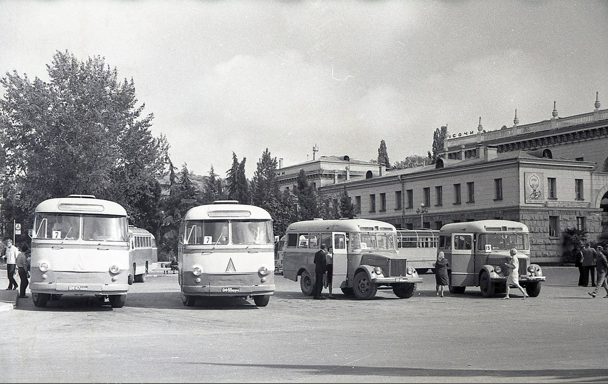 Автобусы прошлых лет. ЛАЗ-695е СССР. Автобус ЛАЗ 695 СССР. ЛАЗ 695 Горький. ЛАЗ 695б 1960.