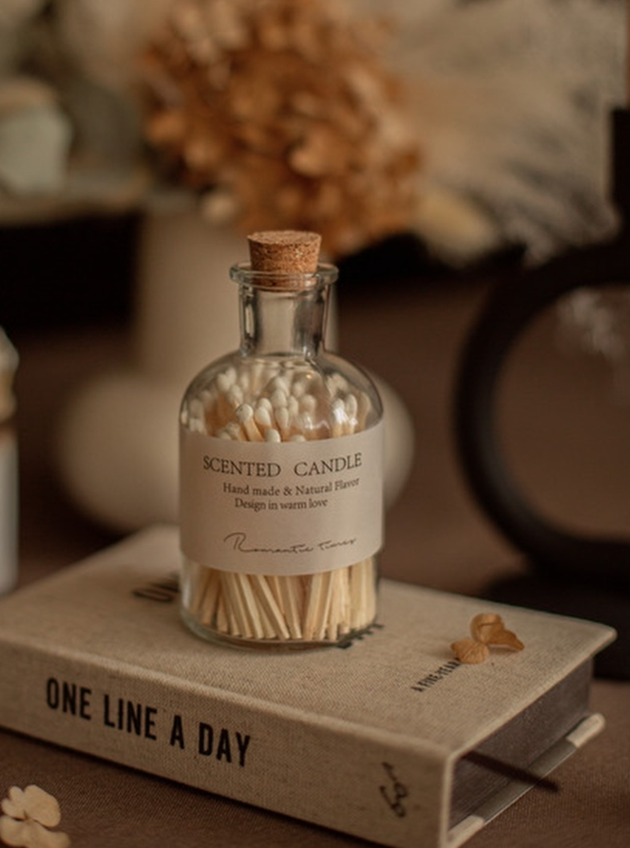 Отличный вариант, стеклянную бутылочку можно использовать как многоразовую, она не потеряет своего внешнего вида