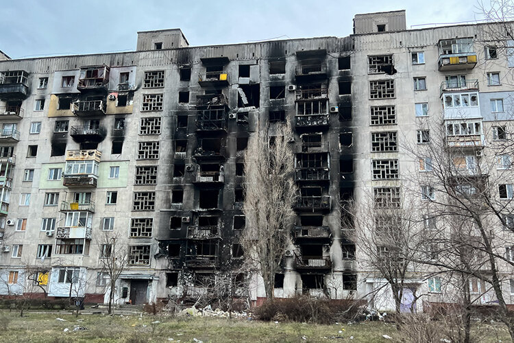  Сейчас окраины Северодонецка напоминают Грозный времен чеченской войны. Многоэтажки стоят, но мертвые Фото: Станислав Шемелов