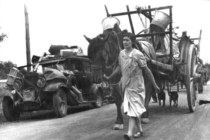 Беженцы на дорогах Бельгии, май 1940.