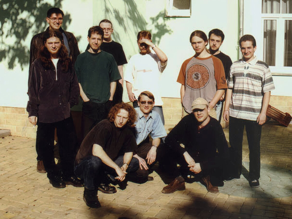 Первое сохранившееся фото разработчиков, 1999 год. Фото: Mafiagame