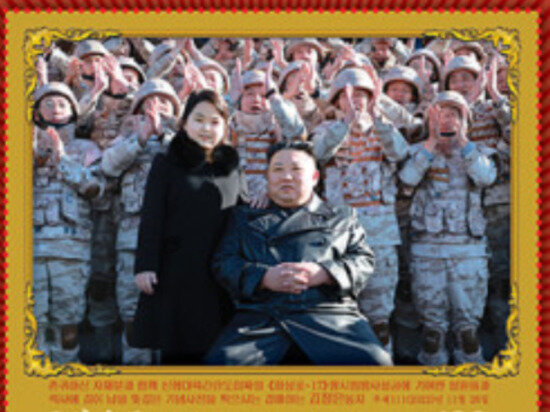     Фото: марка с изображением Ким Чен Ына и дочери. фото: Korea Stamp Corporation,
