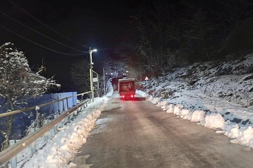     Всего использовали около 240 тонн песчано-соляной смеси. Фото: МЦУ Сочи