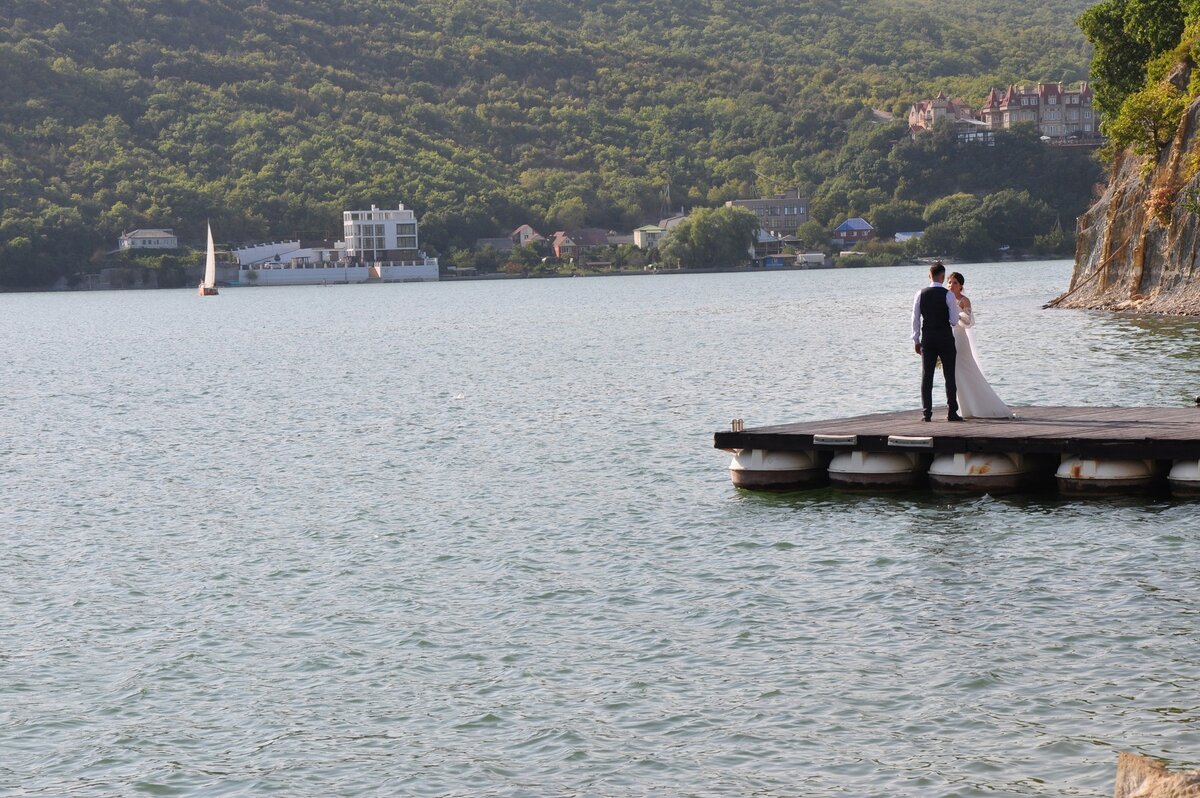 Абрау дюрсо поселок краснодарский край. Абрау дюрсо 4 октября 2024. Абрау дюрсо 4 октября 2024. Абрау дюрсо набережная. Абрау дюрсо 150 лет.