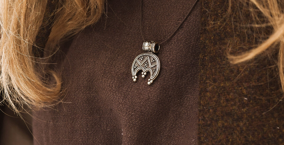 Историческая подвеска - бронзовая Лунница