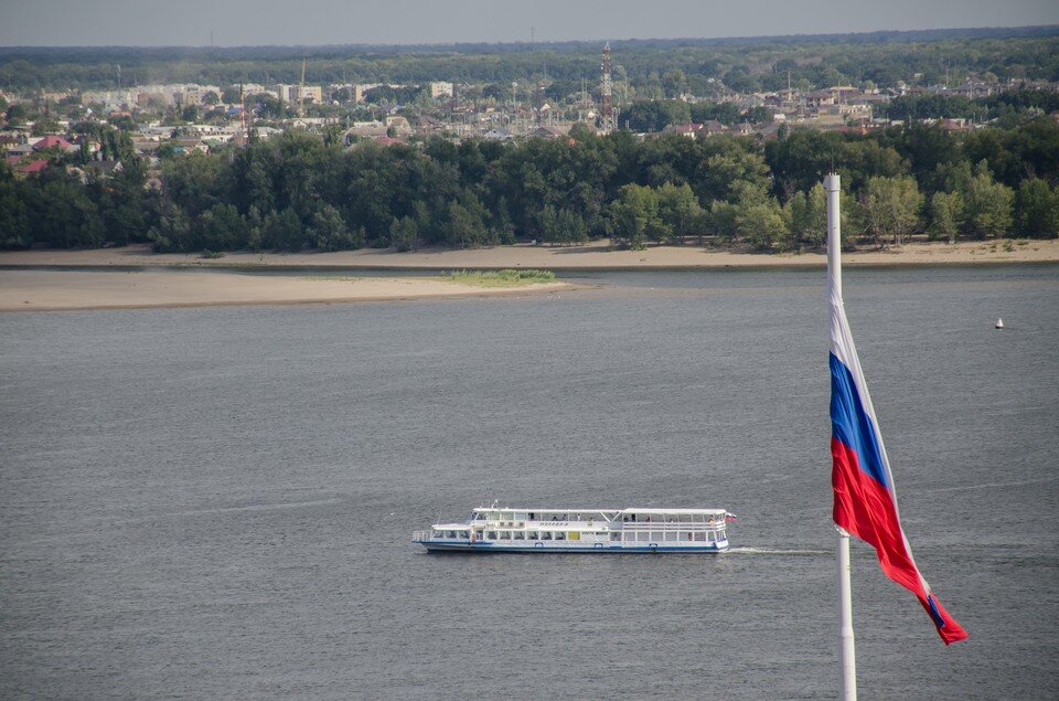     Кораблики за Волгу пустят в начале марта. Геннадий БИСЕНОВ