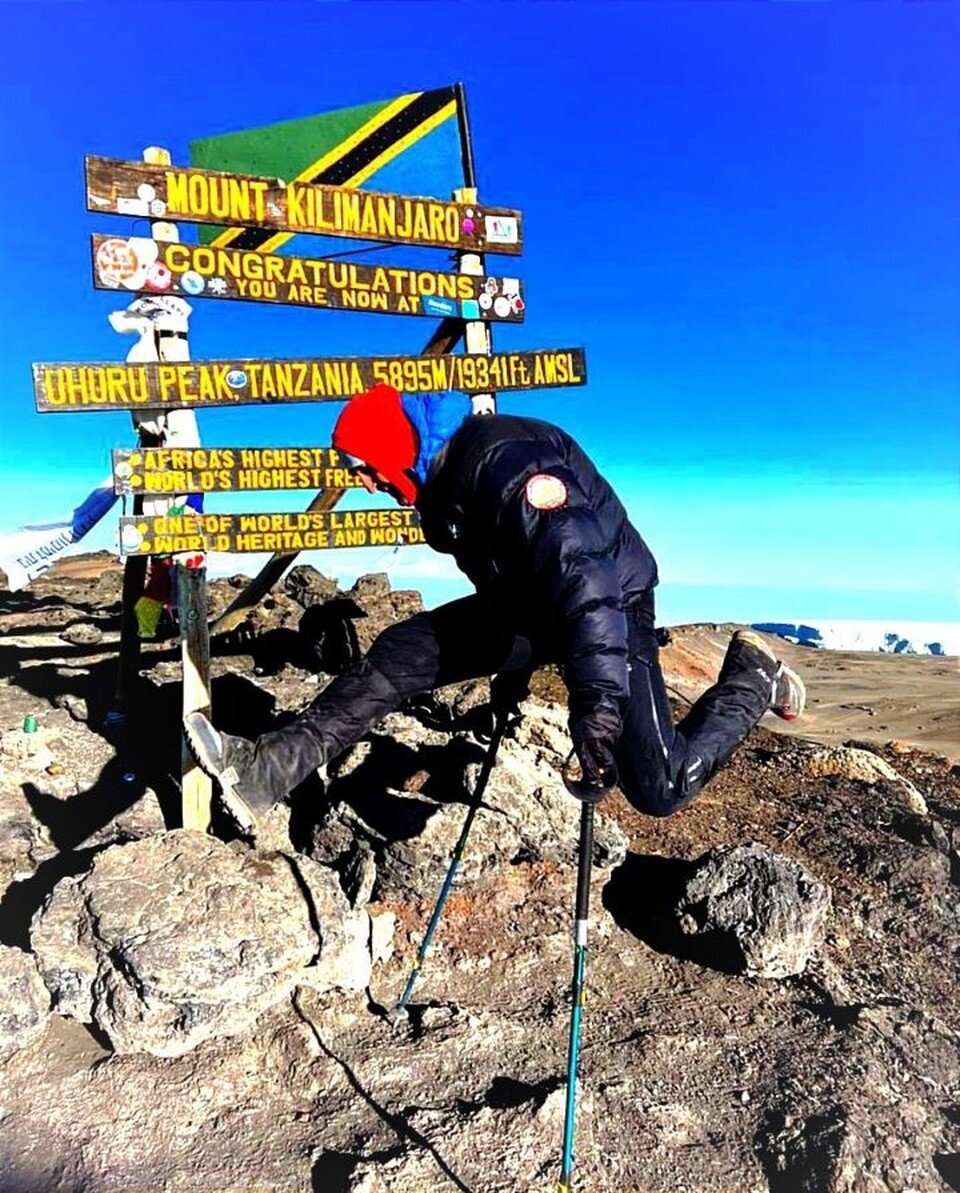    Педагог с КМВ поднялся на Килиманджаро. Фото: личный архив героя публикации.